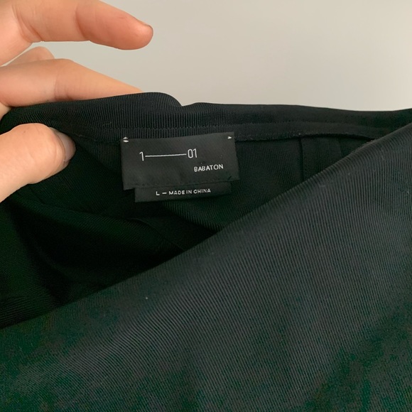 Aritzia Babaton Alice top w. built in bra in black - Picture 6 of 7